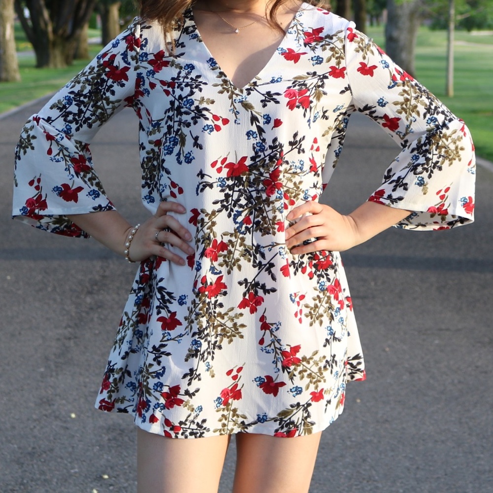Pretty Little Thing Floral Long Sleeve V-neck Mini Dress Size US 6